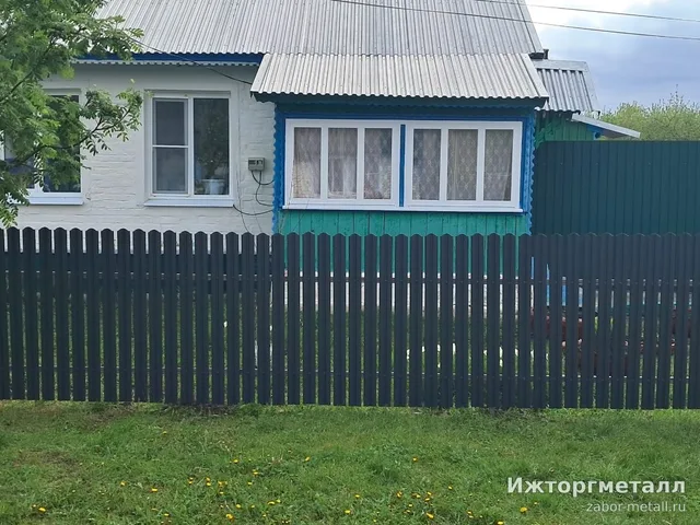 Забор из металлического штакетника Штакетник металлический серый 120 см 85 мм на участке, фото покупателя