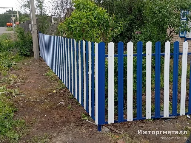 Декоративный заборчик на участке, фото покупателя