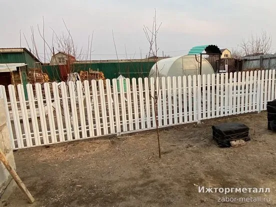 Декоративный заборчик на участке, фото покупателя
