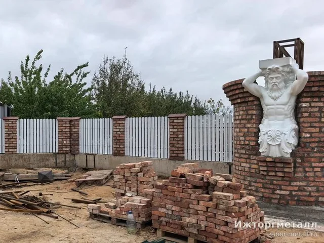 Декоративный заборчик на участке, фото покупателя