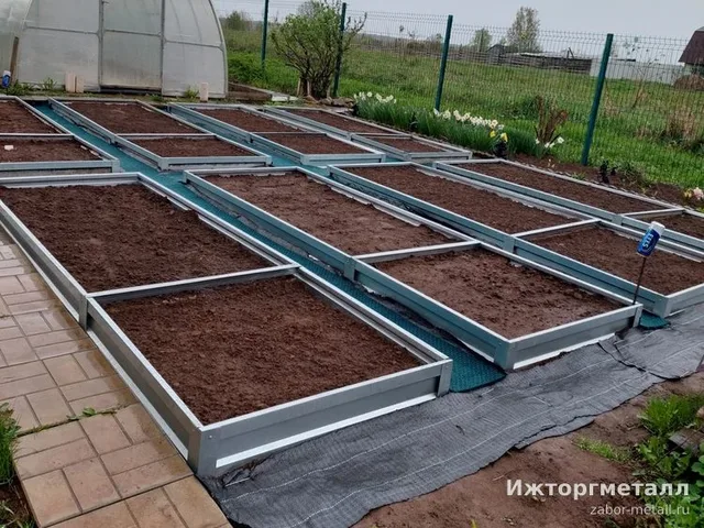 Металлическая грядка Оцинкованная грядка 3 м на участке, фото покупателя